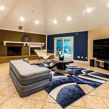 Huge 6 Bedroom With Pool, Spa, 85 Inch Tv, Game Room Houston Esterno foto