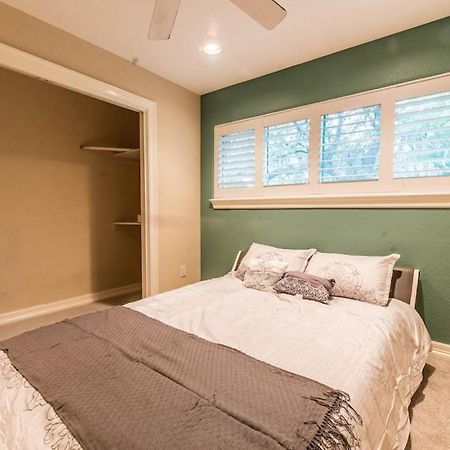 Huge 6 Bedroom With Pool, Spa, 85 Inch Tv, Game Room Houston Esterno foto
