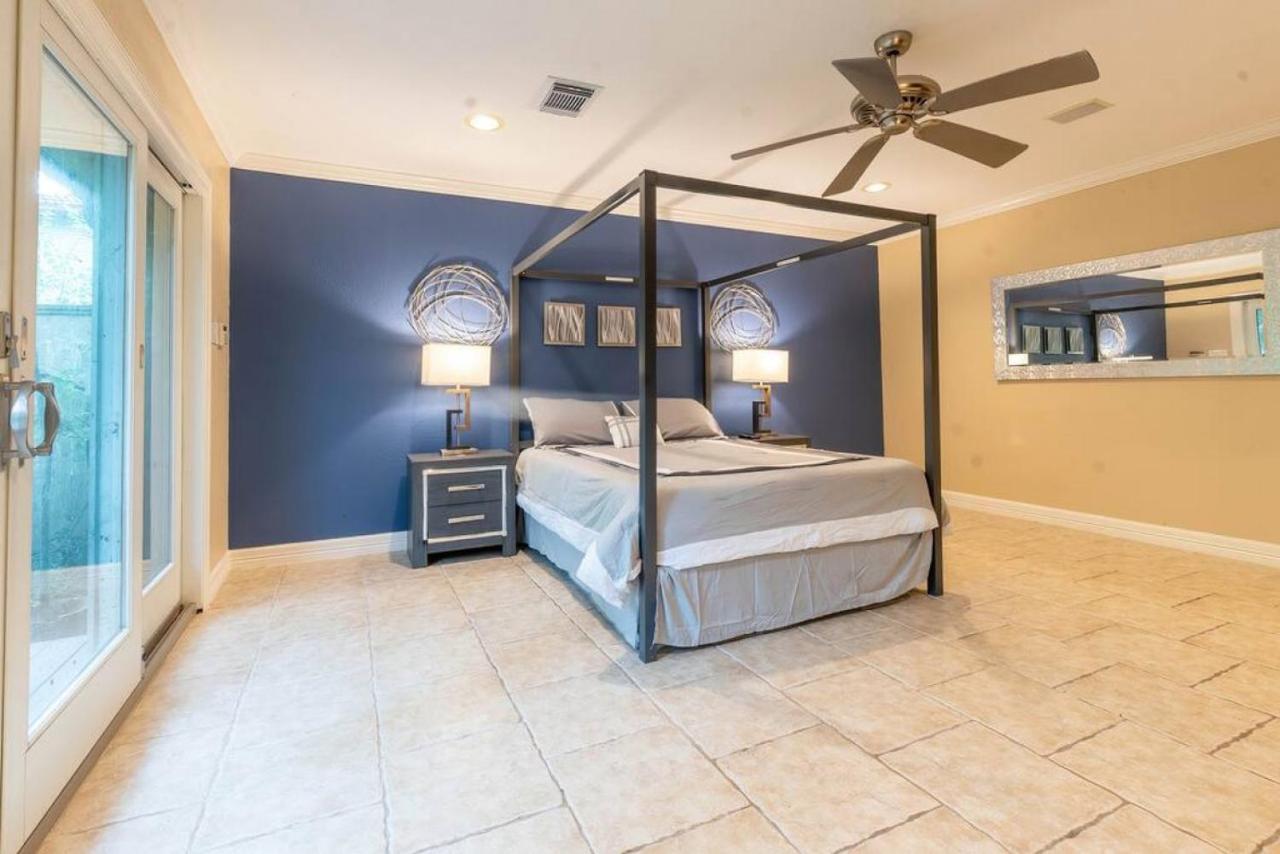 Huge 6 Bedroom With Pool, Spa, 85 Inch Tv, Game Room Houston Esterno foto