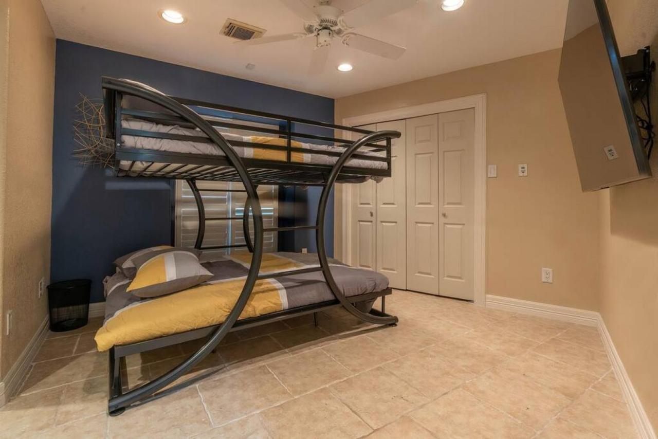 Huge 6 Bedroom With Pool, Spa, 85 Inch Tv, Game Room Houston Esterno foto