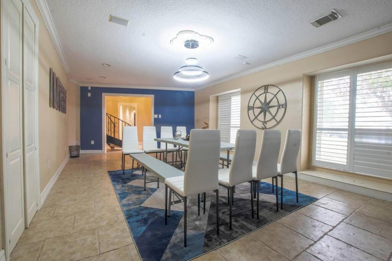 Huge 6 Bedroom With Pool, Spa, 85 Inch Tv, Game Room Houston Esterno foto