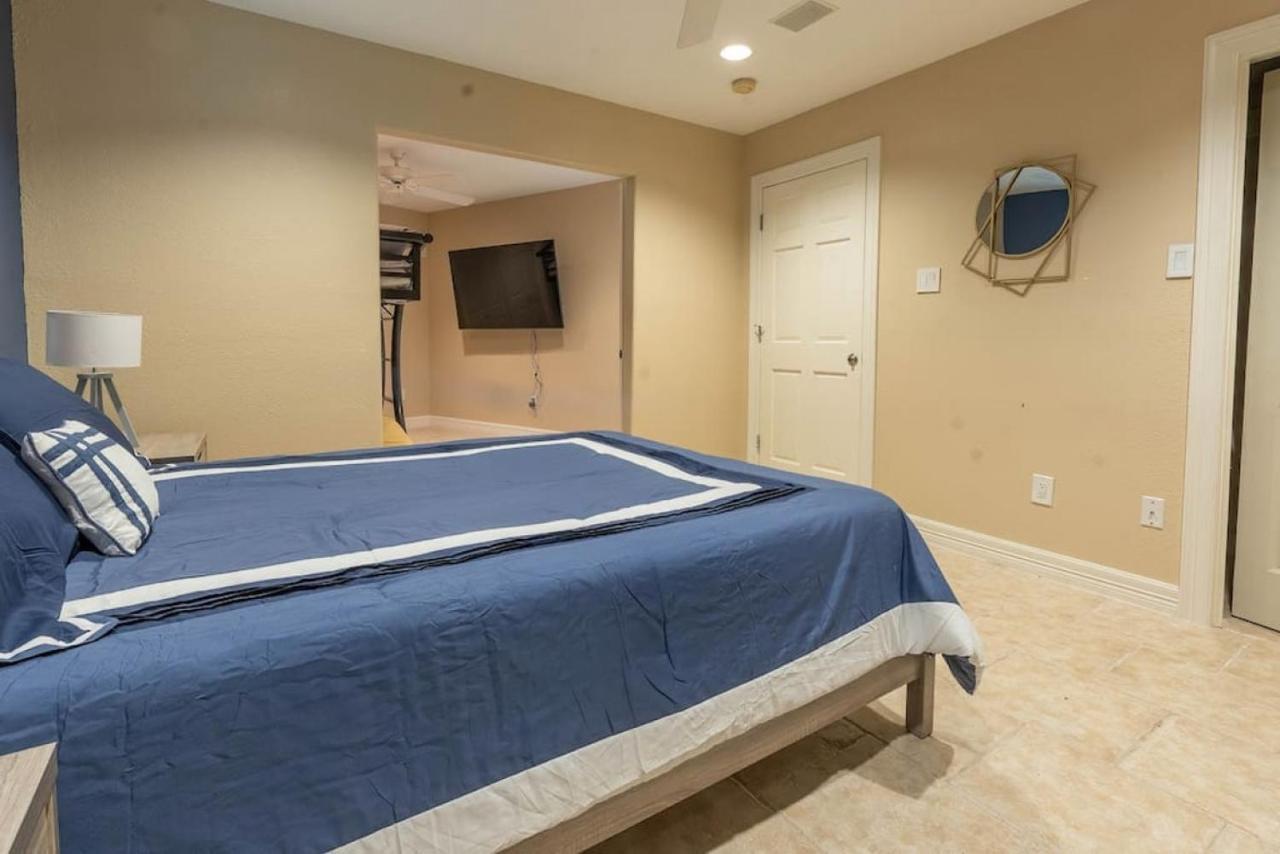 Huge 6 Bedroom With Pool, Spa, 85 Inch Tv, Game Room Houston Esterno foto