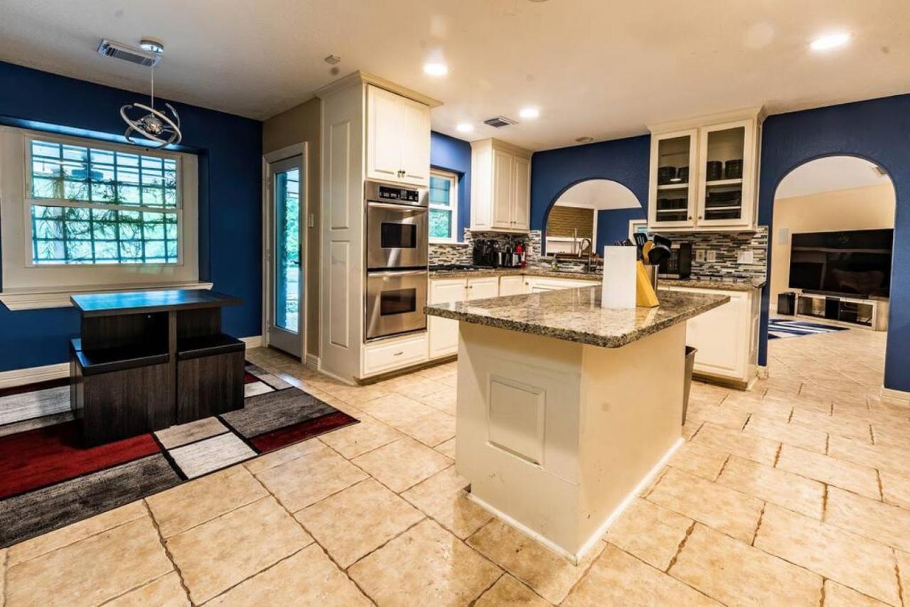 Huge 6 Bedroom With Pool, Spa, 85 Inch Tv, Game Room Houston Esterno foto