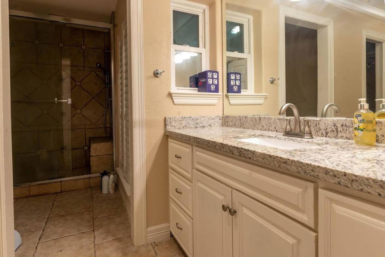 Huge 6 Bedroom With Pool, Spa, 85 Inch Tv, Game Room Houston Esterno foto