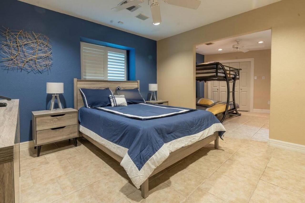 Huge 6 Bedroom With Pool, Spa, 85 Inch Tv, Game Room Houston Esterno foto