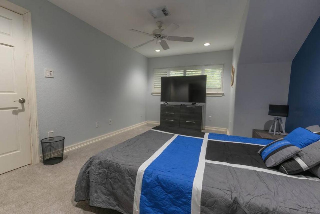 Huge 6 Bedroom With Pool, Spa, 85 Inch Tv, Game Room Houston Esterno foto