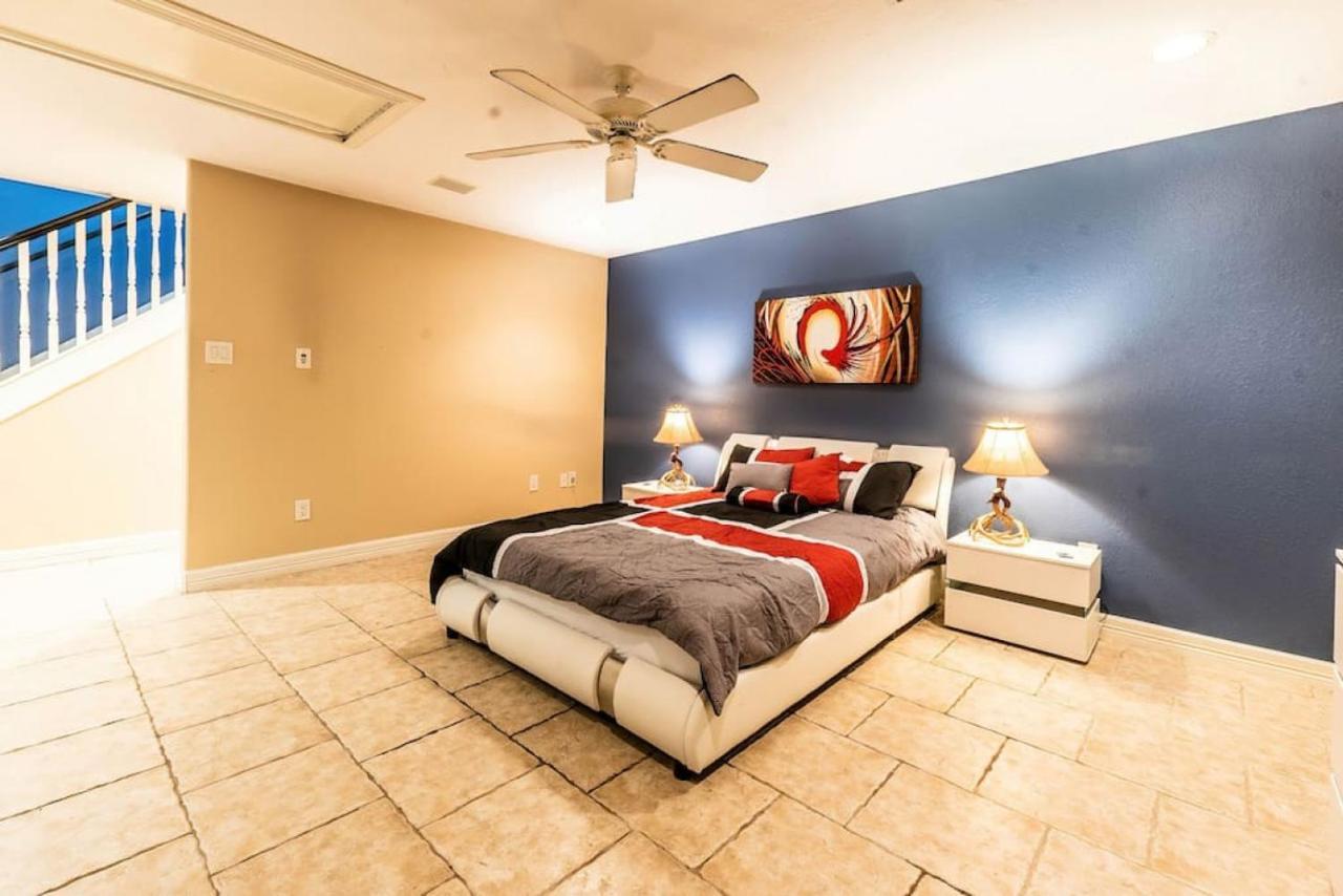 Huge 6 Bedroom With Pool, Spa, 85 Inch Tv, Game Room Houston Esterno foto