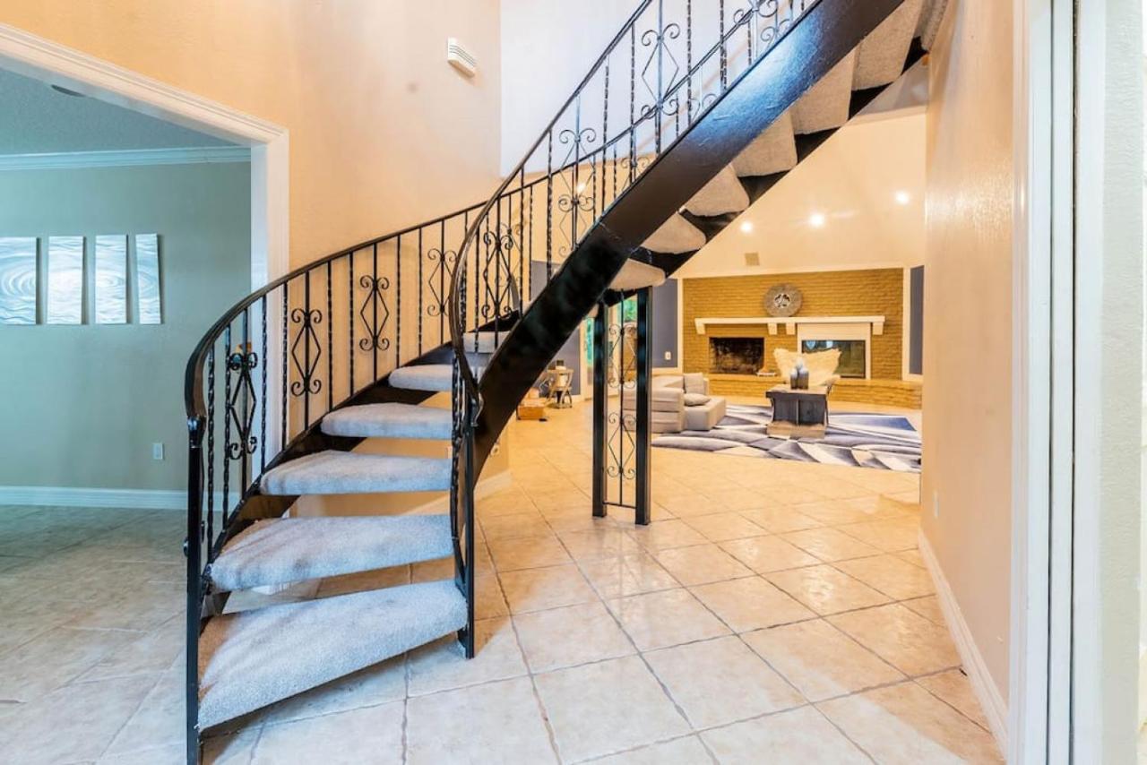 Huge 6 Bedroom With Pool, Spa, 85 Inch Tv, Game Room Houston Esterno foto
