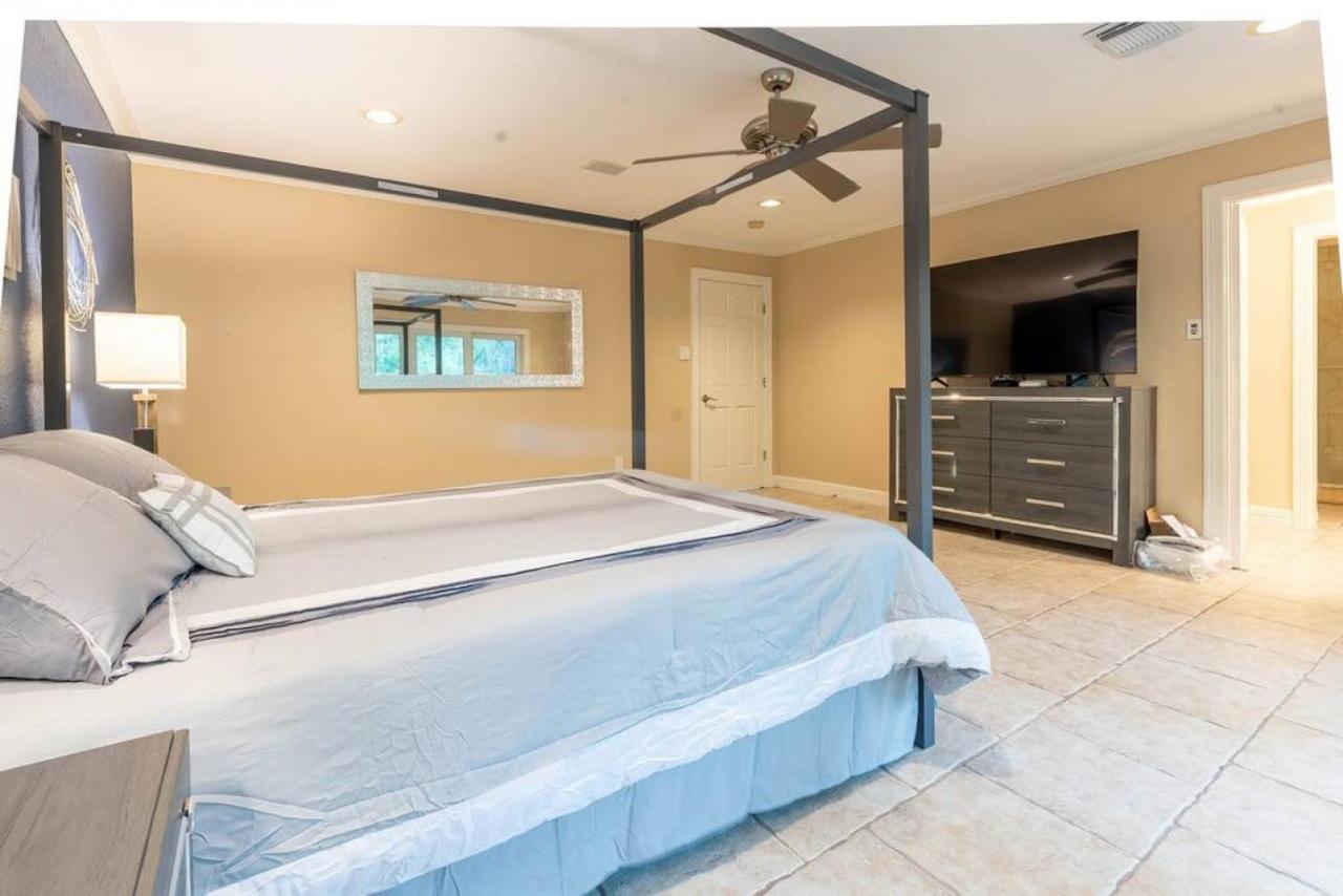 Huge 6 Bedroom With Pool, Spa, 85 Inch Tv, Game Room Houston Esterno foto
