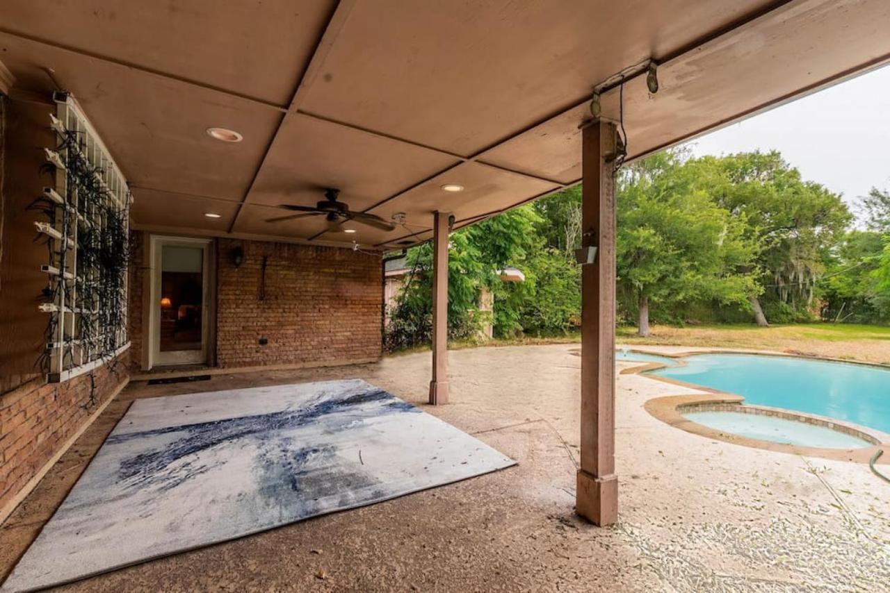 Huge 6 Bedroom With Pool, Spa, 85 Inch Tv, Game Room Houston Esterno foto