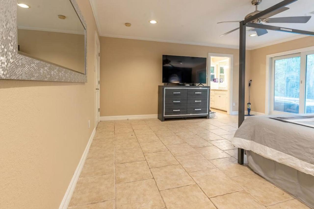 Huge 6 Bedroom With Pool, Spa, 85 Inch Tv, Game Room Houston Esterno foto
